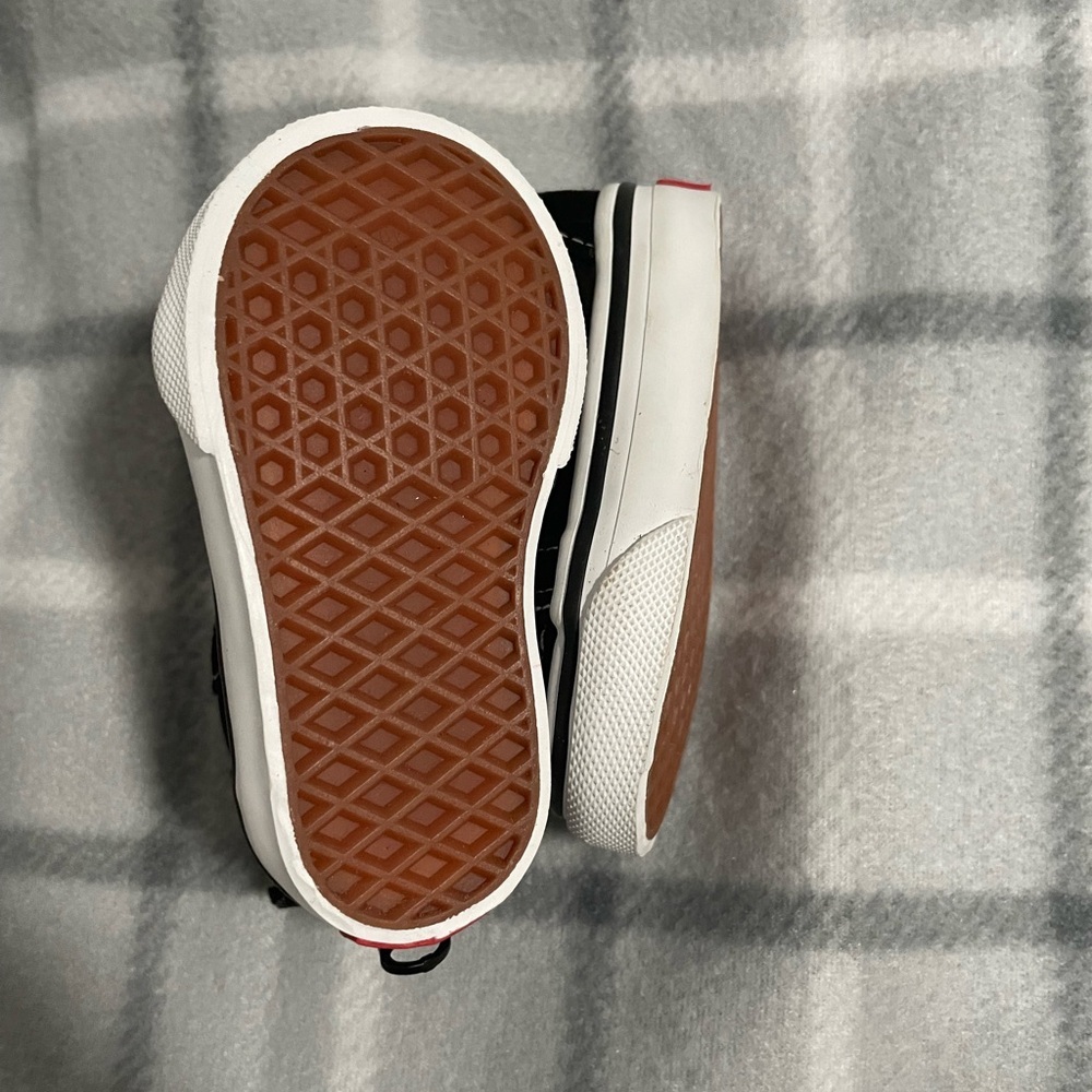 Vans - Picture 2 of 5